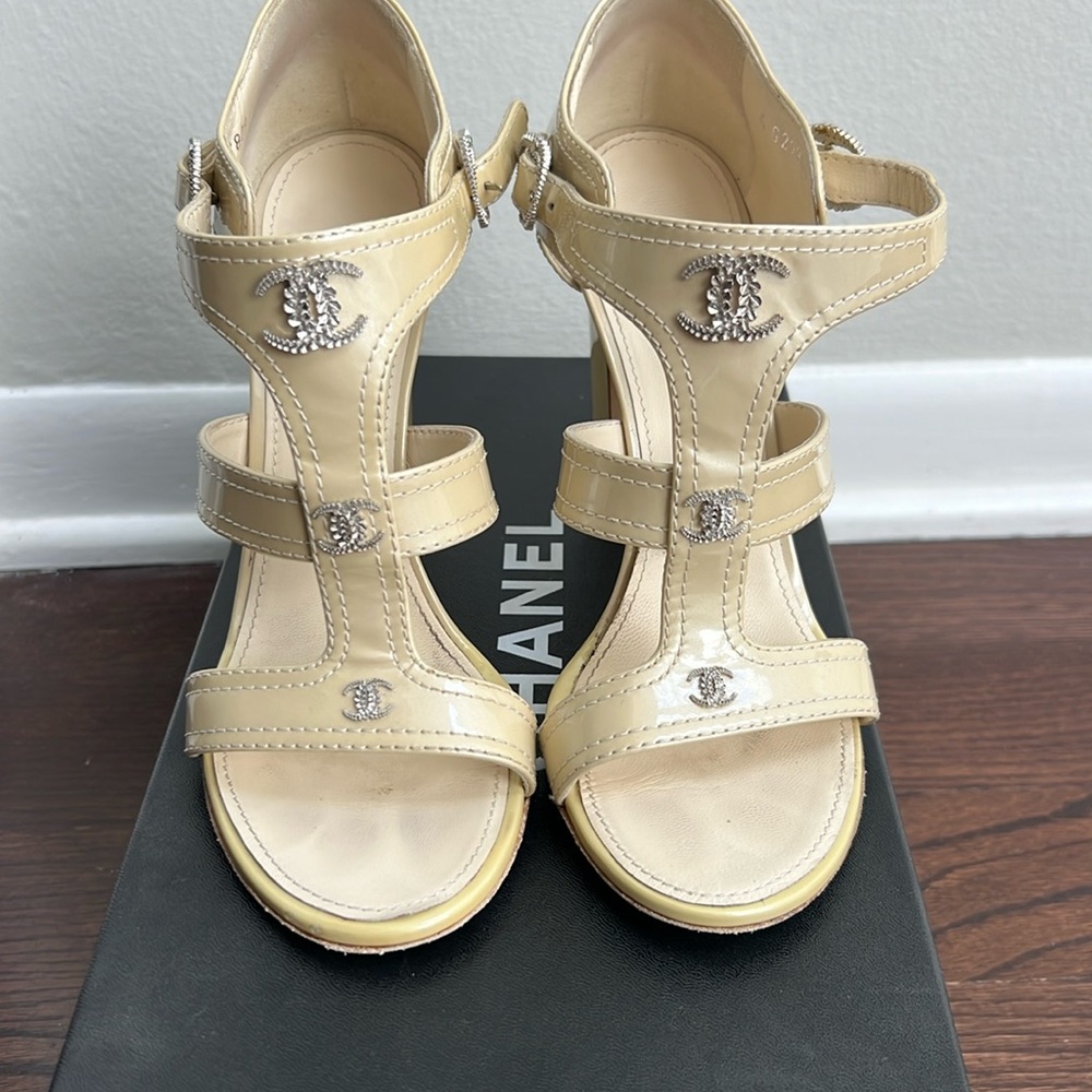 Vintage Chanel platform sandals in Beige 8.5